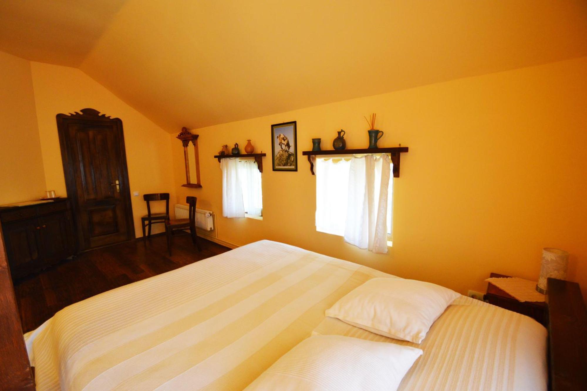 Arts And Crafts Guesthouse Baia-Sprie Bilik gambar